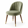Chaise contemporaine en velours vert sauge avec pieds en bois brun et doré, 61 × 62 × 82 cm